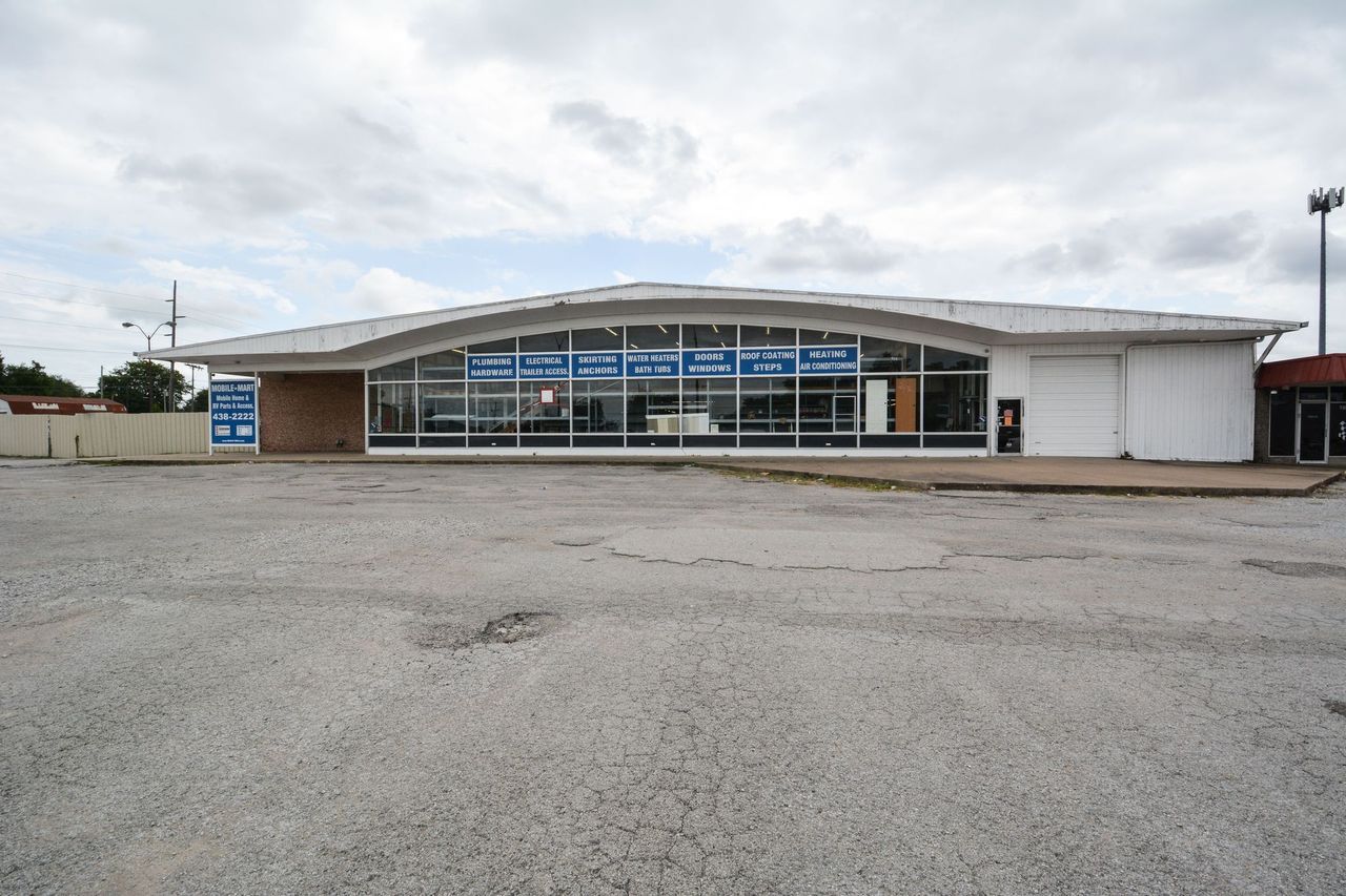 11212 E Admiral Pl, Tulsa, OK 74116